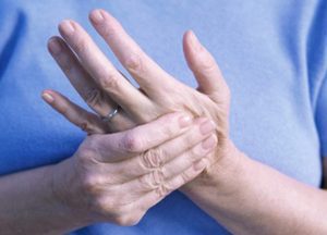 Viêm khớp dạng thấp thường gặp những triệu chứng nào