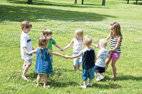 Các hoạt động vui chơi ngoài trời rất tốt cho trẻ