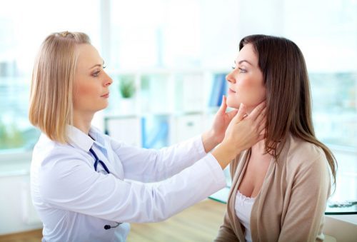 Bệnh nhân nên đi khám chuyên khoa da liễu để có phương pháp điều trị tốt nhất