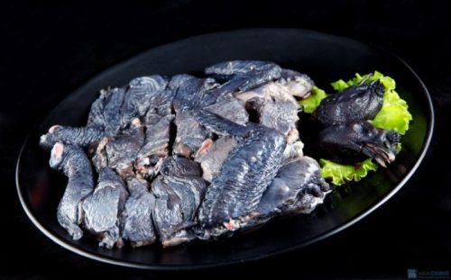 Gà xương đen có chứa 17 loại axit amin, giúp cơ thể tăng sức đề kháng cho mùa đông