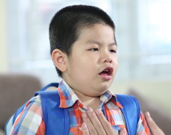 Viêm phế quản gây ho, sốt cho trẻ