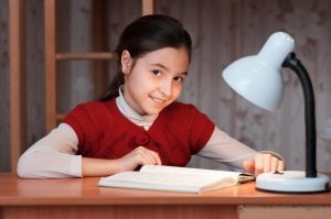 Cận thị hiện nay đã trở nên rất phổ biến ở trẻ nhỏ