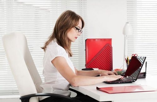 Mỡ bụng là nỗi ám ảnh kinh niên của chị em văn phòng