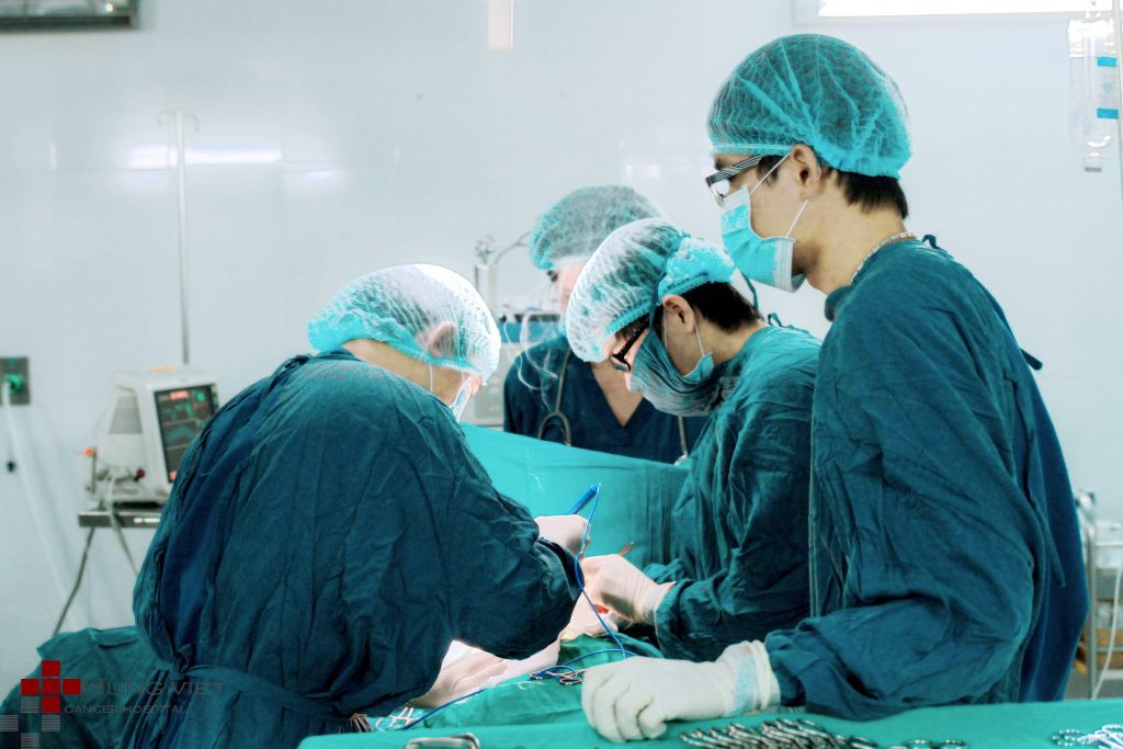Phẫu thuật một trong những phương pháp điều trị bệnh ung thư hậu môn