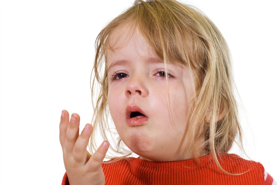 Luôn giữ ấm cơ thể để phòng ngừa viêm phế quản cho trẻ