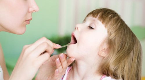 Trẻ em là lứa tuổi dễ mắc bệnh viêm họng cấp Trẻ em là lứa tuổi dễ mắc bệnh viêm họng cấp