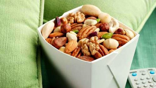 Đồ ăn vặt là kẻ thù “không độ trời chung” với mỡ bụng