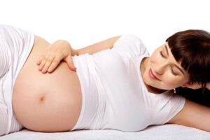 Để giúp con khỏe thông minh vượt trội bà bầu nên uống sữa gi?