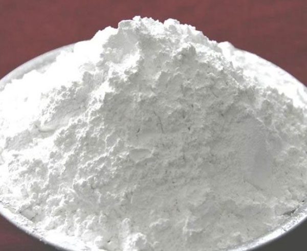 Thạch cao vị cay, ngọt, tính rất hàn; vào các kinh phế, vị và tam tiêu.
