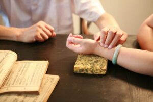 Y học cổ truyền trị chứng thấp ôn hiệu quả