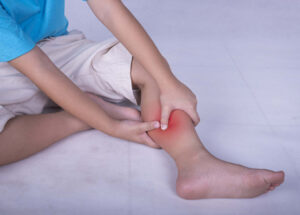 Nguyen nhan va cach dieu tri dau nhuc bap chan ve dem