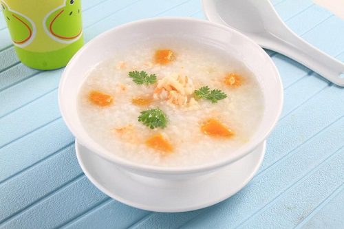 Cha mẹ nên bổ sung cho trẻ những thực phẩm dinh dưỡng mềm, dễ ăn và dễ tiêu hóa.