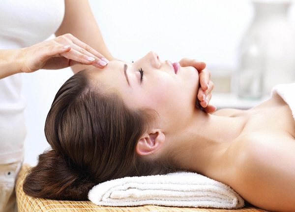 Tự làm giảm cơn tăng huyết áp bằng những động tác y học dân gian