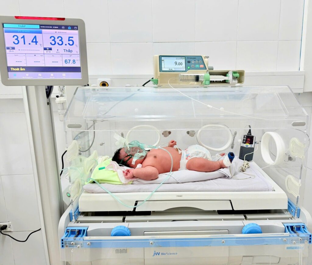 Bé trai sơ sinh nặng 6,2kg chào đời tại Quảng Ninh 2 article 155