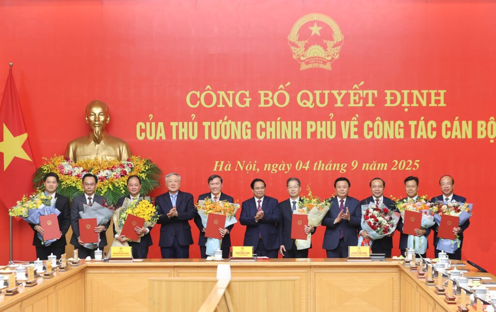 Thủ tướng trao quyết định bổ nhiệm lãnh đạo 8 bộ, cơ quan 9 article 157