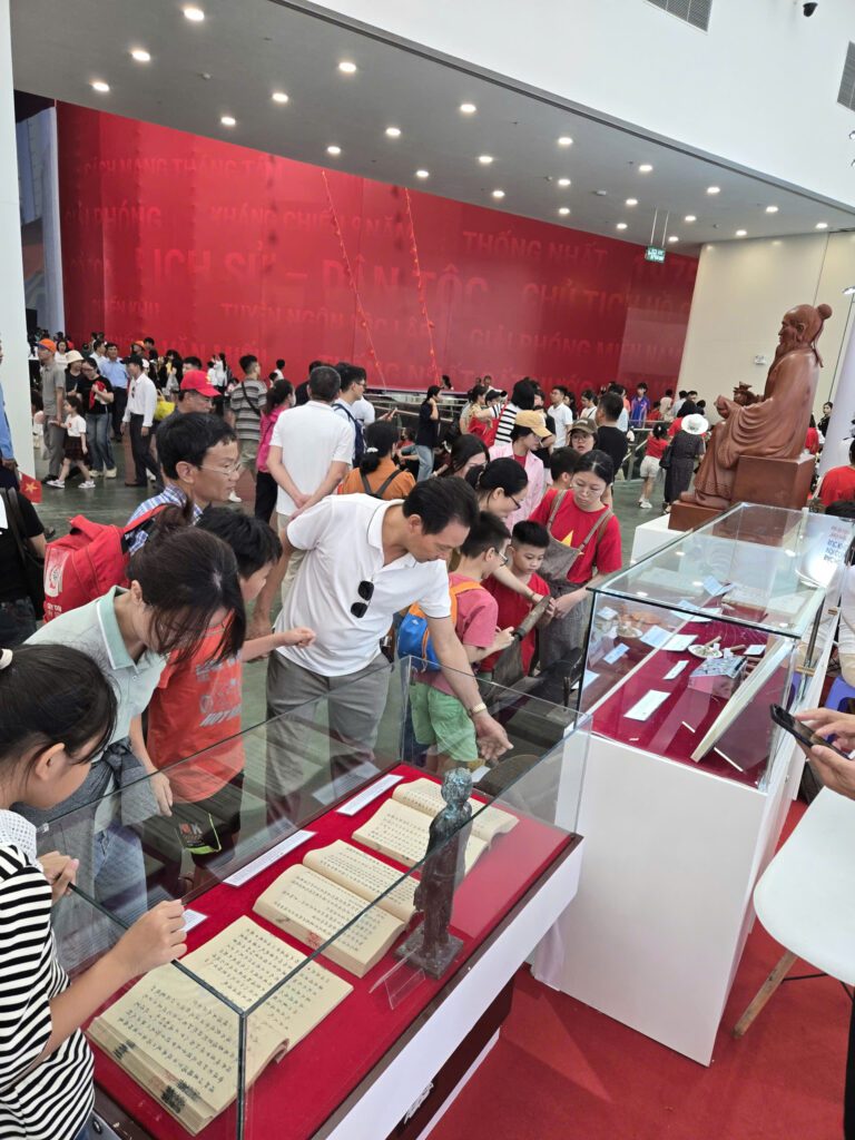 Gian Triển lãm Bộ Y tế thu hút hàng chục nghìn lượt khách thăm quan, trải nghiệm khám, tư vấn sức khoẻ 5 article 175