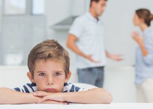 Những dấu hiệu nào cho thấy hội chứng tự kỉ ở một đứa trẻ ?