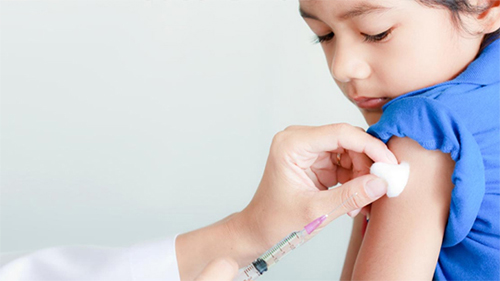 Tiêm phòng vaccine uốn ván để tạo miễn dịch chủ động