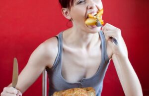 Sai lầm trong chế độ ăn uống biểu hiện qua những dấu hiệu gì trên da?