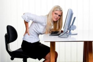 Cách phòng tránh bệnh đau lưng hiệu quả cho dân văn phòng
