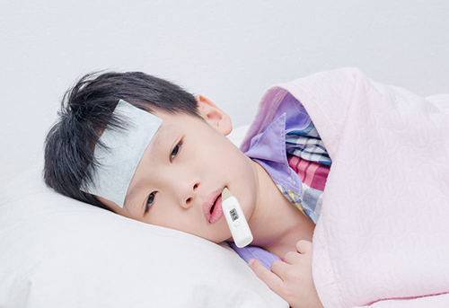 Triệu chứng thường gặp của bệnh bại liệt ở trẻ em là gì?