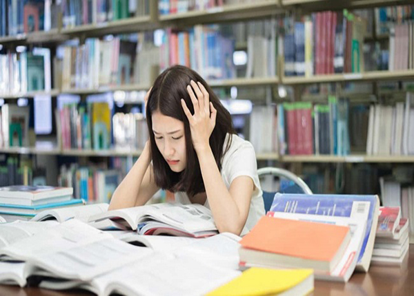 Đa dạng phương thức tuyển sinh đại học, thí sinh gặp bất lợi.