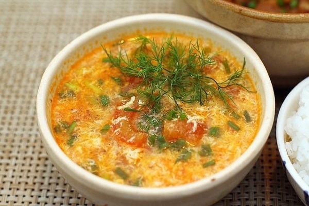 Canh trứng cà chua tốt cho người bị suy nhược