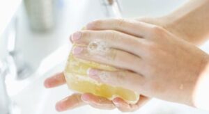 ebola12 1408001800754 98 0 379 550 crop 1408001834263