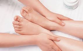 Bệnh tê bì tay chân làm người bệnh mệt mỏi, khó chịu