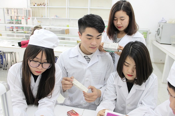 Lựa chọn ngành Dược và những cái giá phải trả