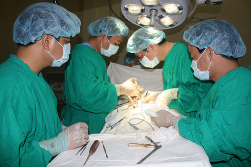 Phẫu thuật trước bên điều trị thoát vị đĩa đệm cột sống cổ hiệu quả
