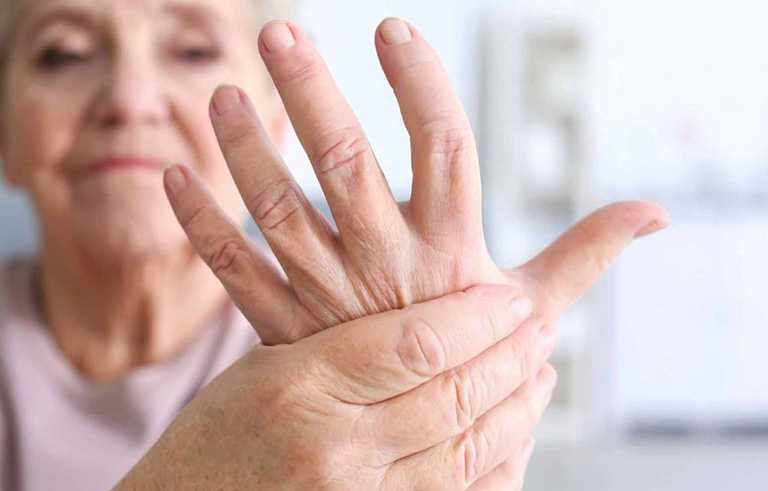 Phong tê thấp khiến các khớp đau nhức, sưng đỏ