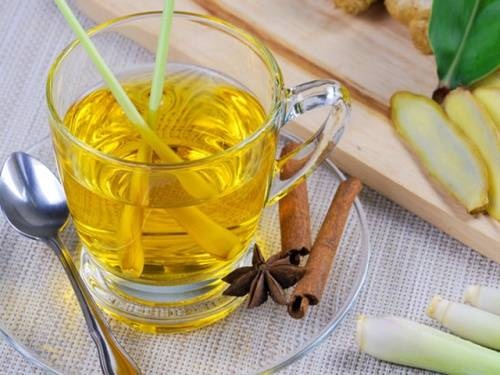 Trà mật ong và sả chữa viêm họng hiệu quả