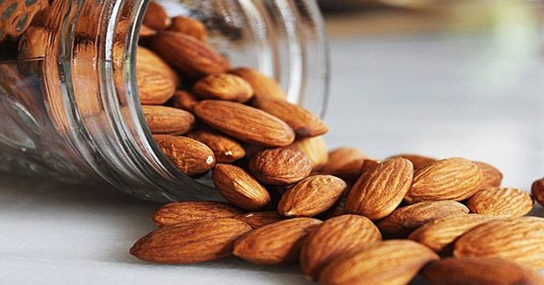 Hạnh nhân được dân gian ví như “nữ hoàng” của các loại hạt