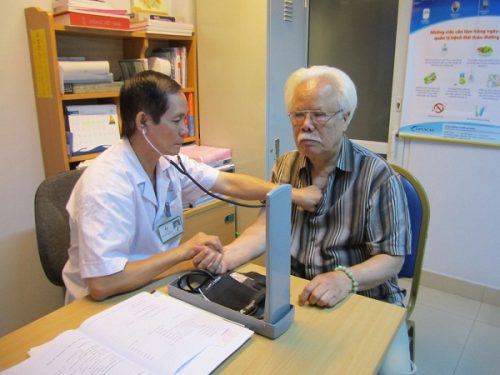 Bạn nên đến các trung tâm Y tế để thăm khám và điều trị bệnh