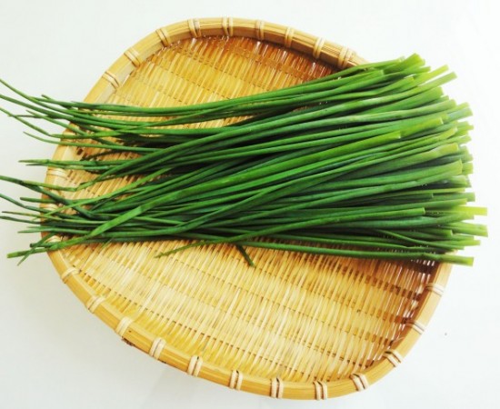 Chữa trị triệu chứng chảy máu cam bằng lá hẹ